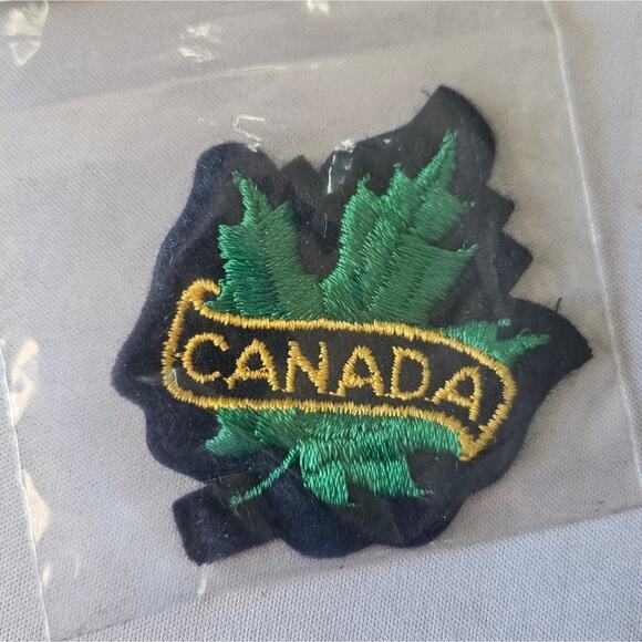 VTG Deadstock NIP Canada Patches (2) - Canadian Flag & Maple Leaf - Picture 4 of 6